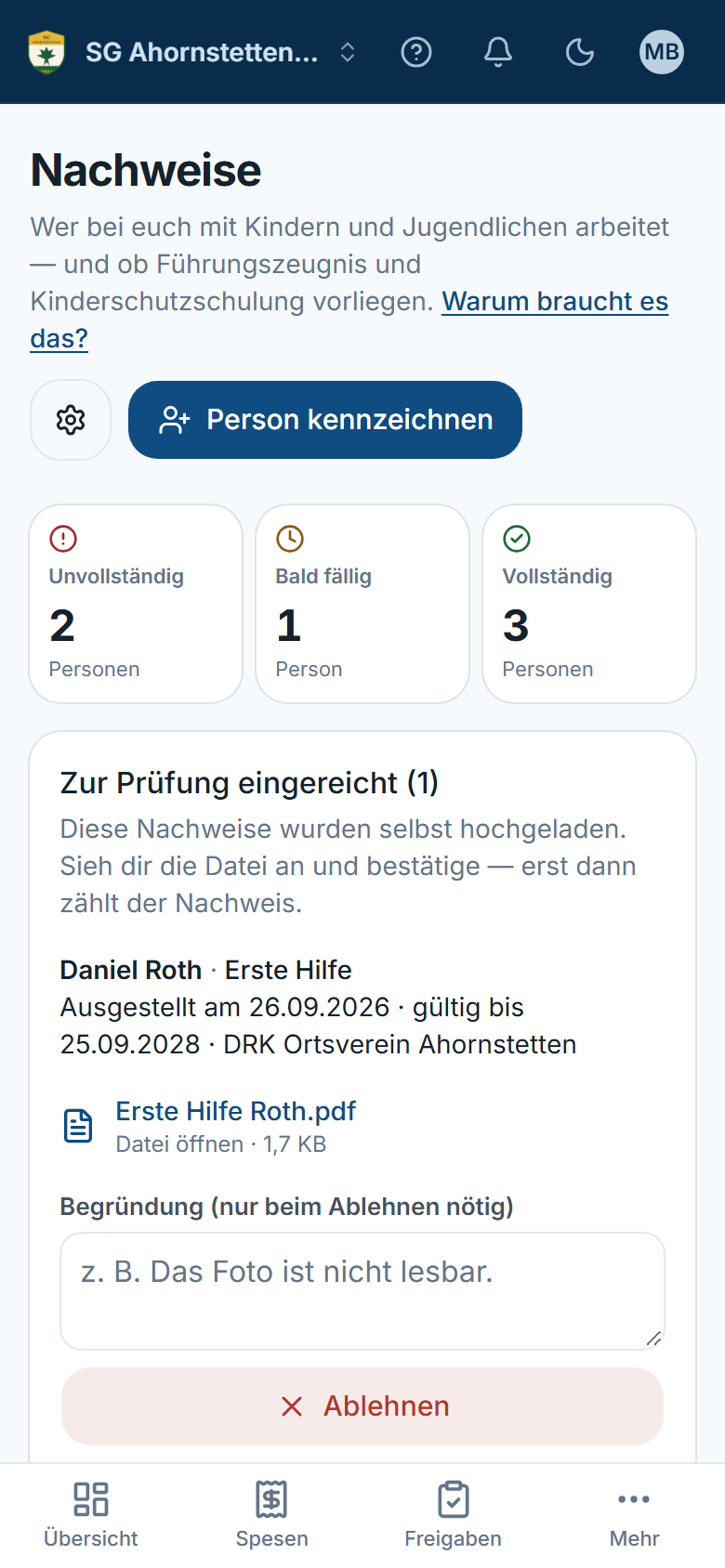 Nachweise am Handy: Ampel je Person und die Liste, was fehlt oder abläuft